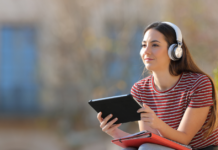 3 Reasons Why Podcasts Is More Enjoyable Than Audiobooks